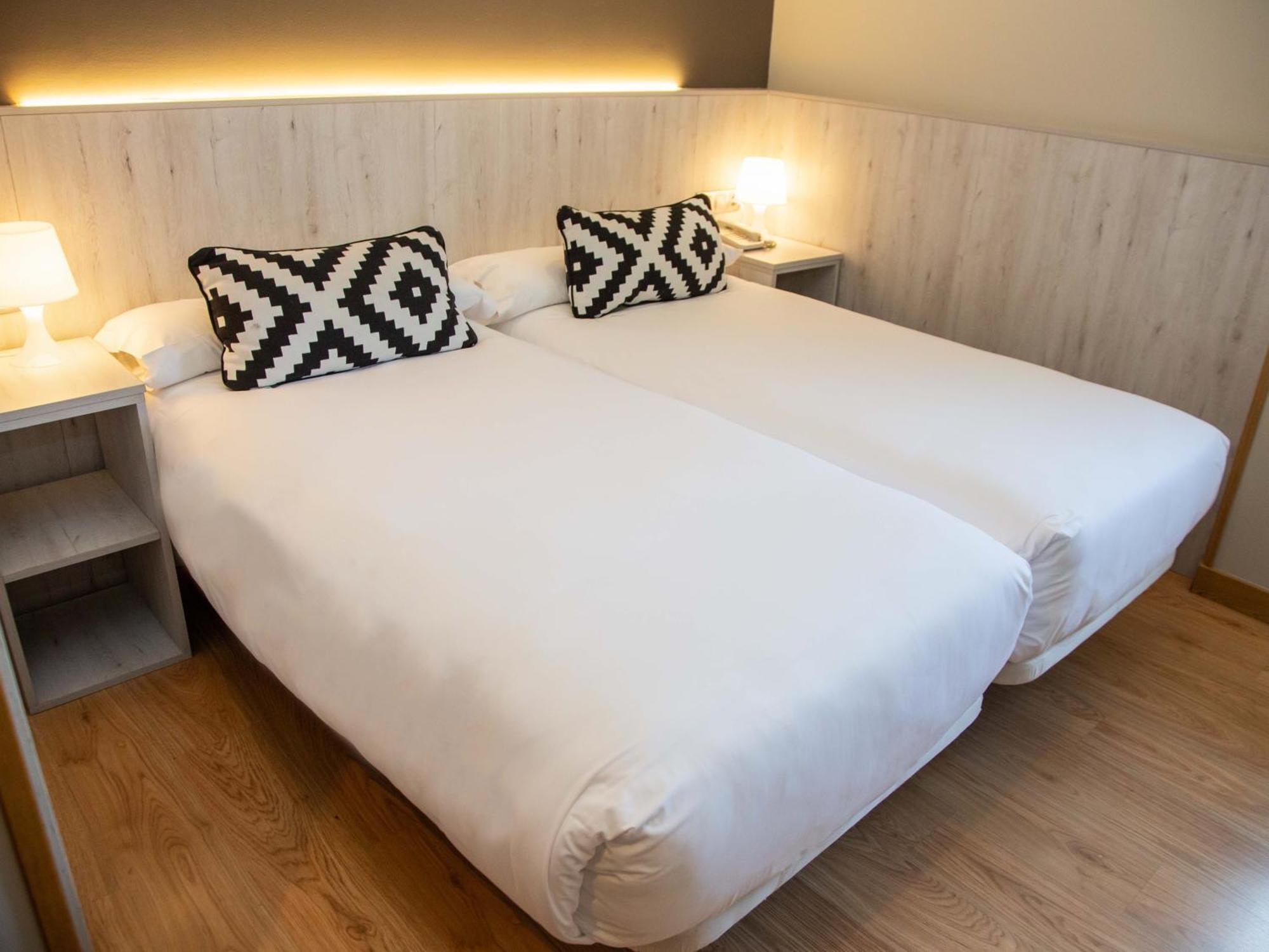 Hotel Restaurante Cadosa Сория Екстериор снимка