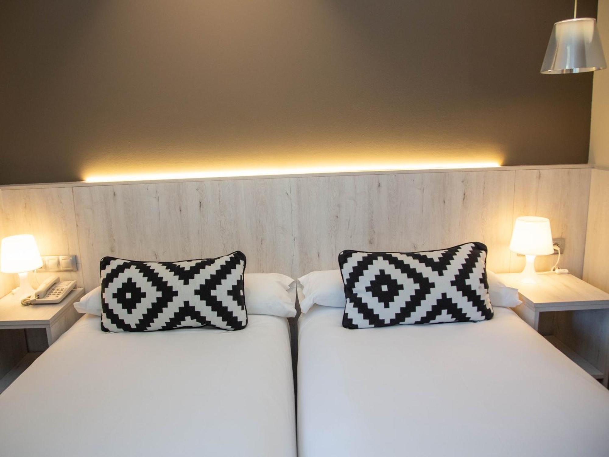 Hotel Restaurante Cadosa Сория Екстериор снимка
